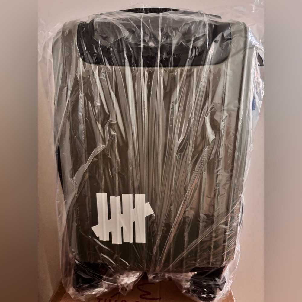 🫒 Undefeated 34L Olive Green Suitcase for Carry On NWT🫒